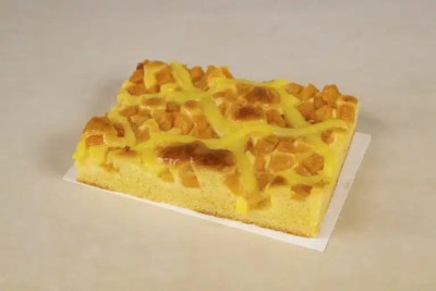 Ciasto o smaku jogurtowym z brzoskwiniami z blachy