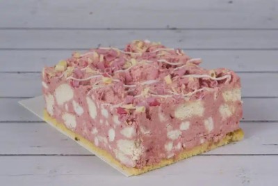 Deserówka truskawkowa z bezą