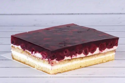 Ciasto z blachy domowej z malinami