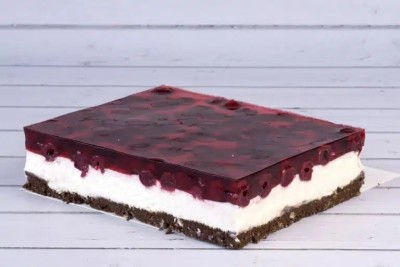 Ciasto z blachy domowej czerwony kapturek z wiśniami