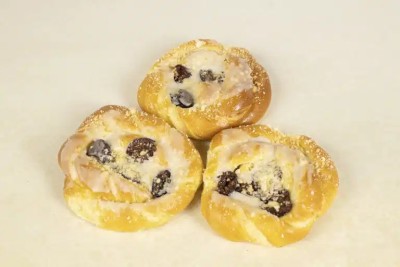 Drożdżówka ze śliwką 120g